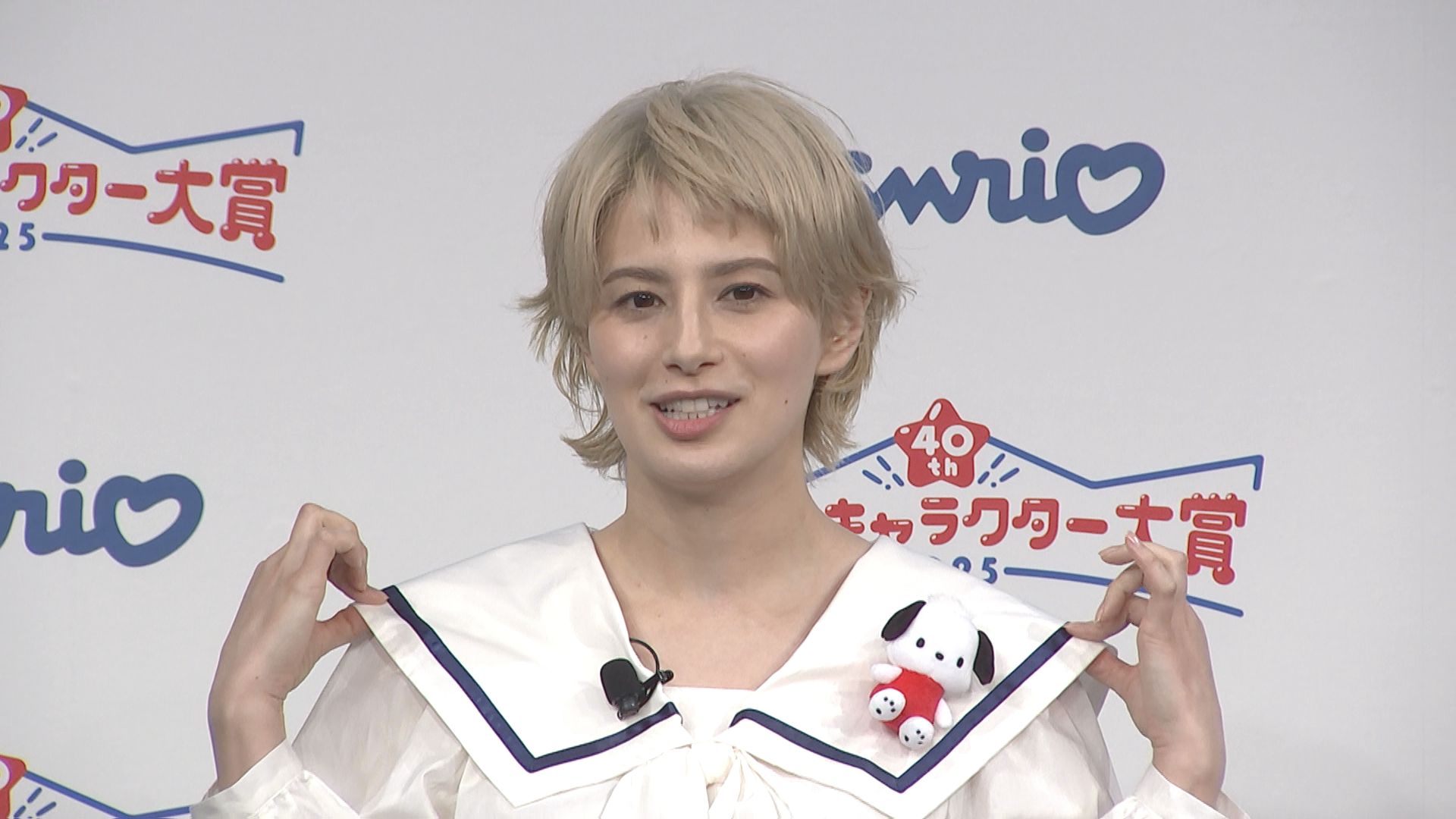 辻希美の長女・希空】 キティちゃんイメージの真っ赤ドレス & 猫耳ヘア
