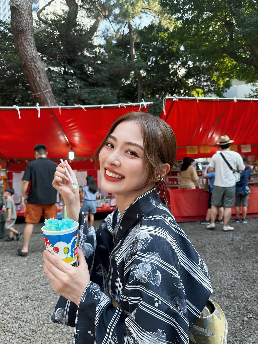 内田理央 】 「プライベートでは人生初浴衣！」 モダン浴衣で夏祭りを