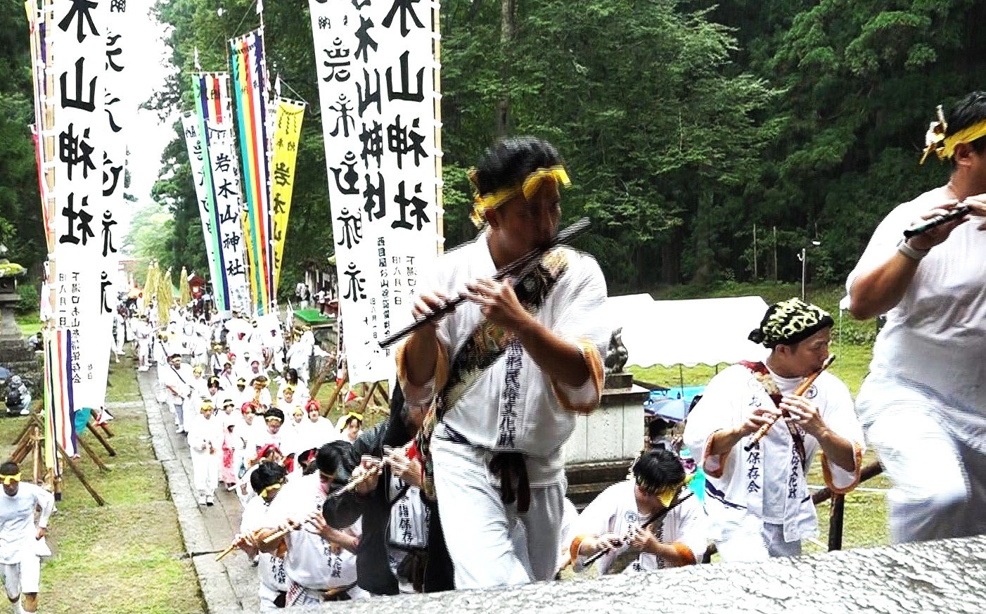 白装束の参拝者たち 五穀豊穣と家内安全を祈願する「お山参詣・宵山」 | TBS NEWS DIG