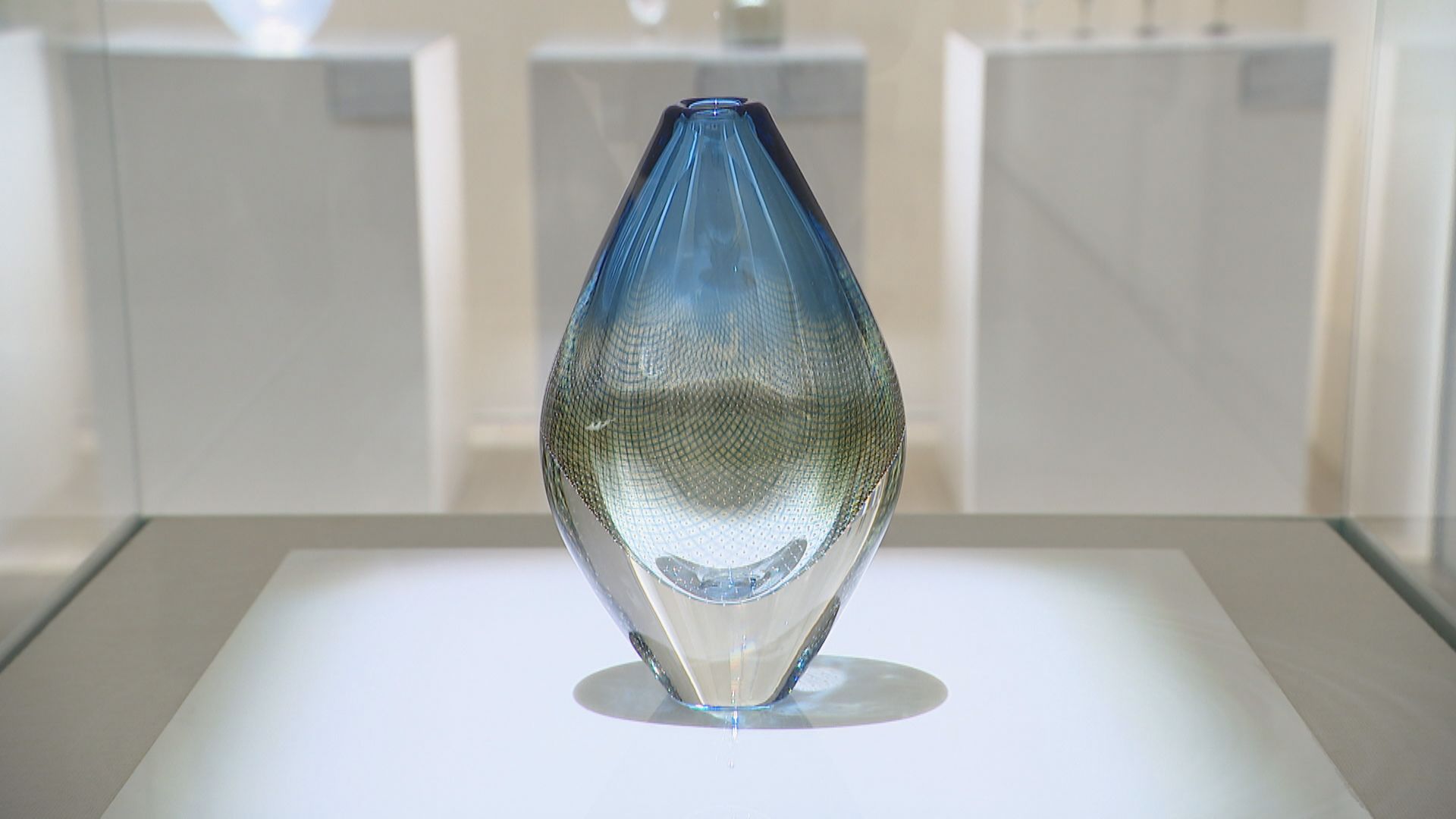 ロイヤル コペンハーゲンなど北欧の陶磁器集めた展覧会 生活用品に芸術