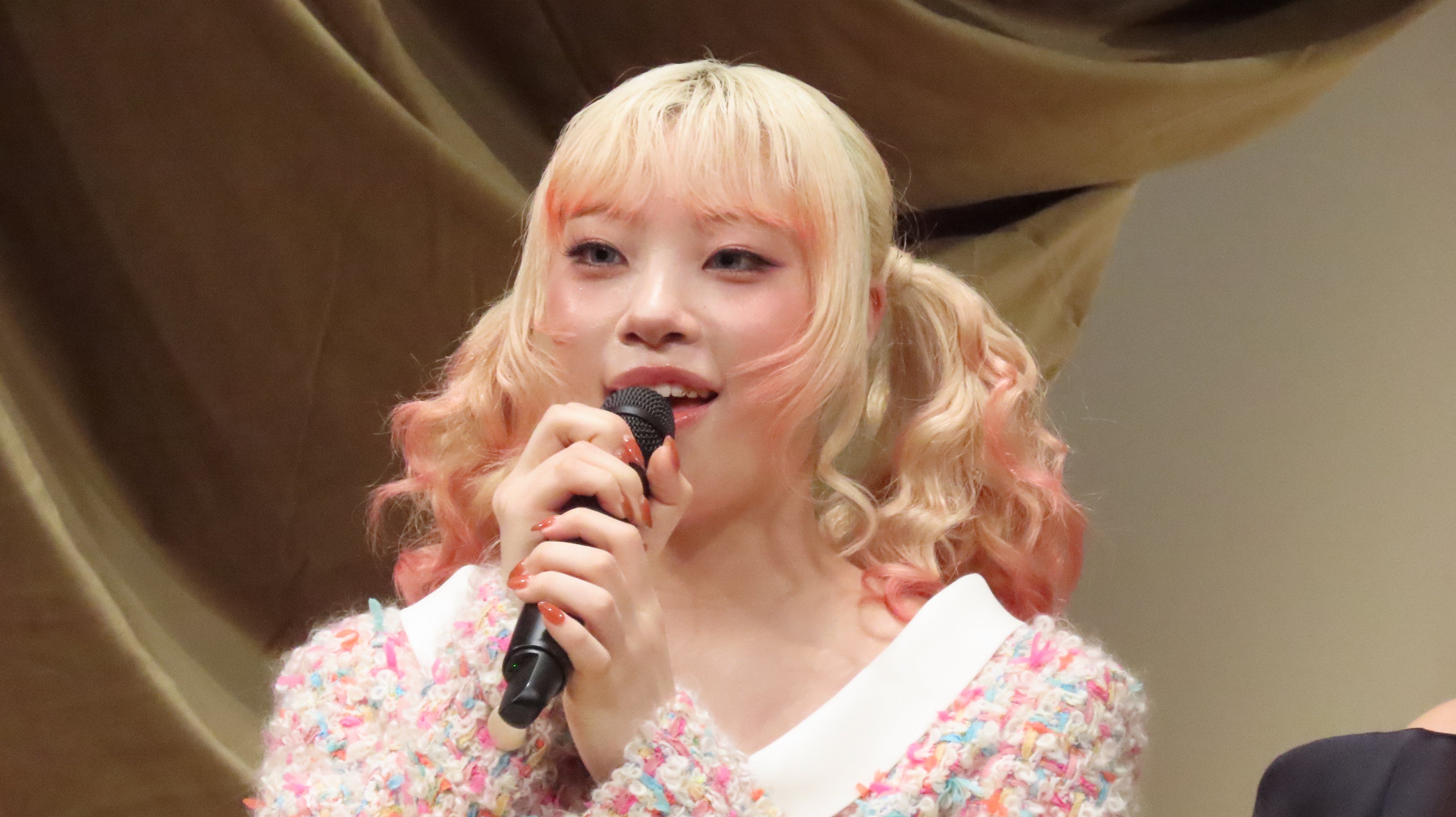 振り返れば/HANA img_12298e8721c9e2281a5e445d26