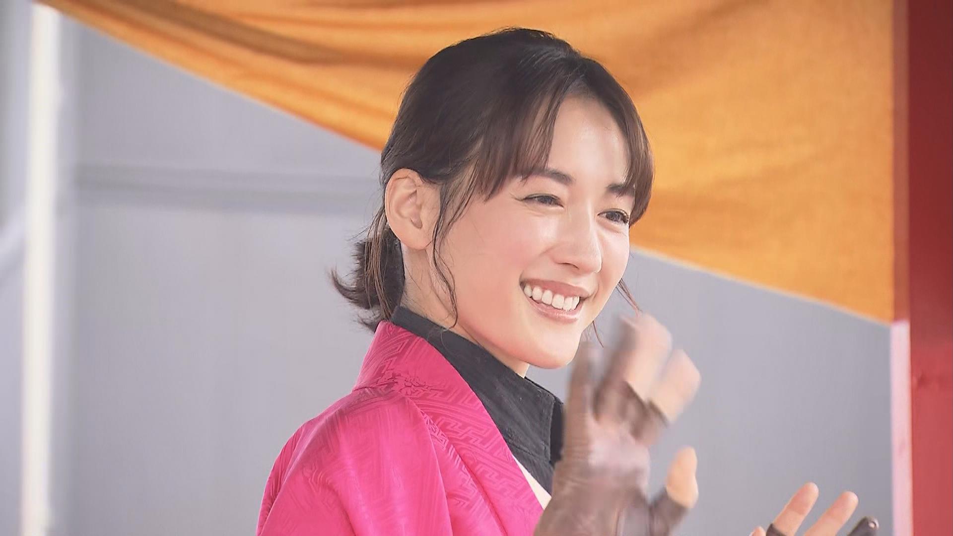 皆さんさすけねえか」綾瀬はるかさん今年も笑顔で参加 会津藩公行列4年