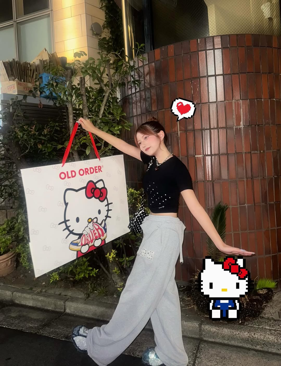 辻希美・長女】希空 「どデカキティGET」と報告 巨大ハローキティの