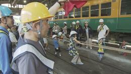 その重さ30トン！機関車vs子どもたちが綱引き対決　上市発×地鉄“体験”イベント　新たなファン発掘で”地域の足”存続を　富山・上市町|TBS NEWS DIG