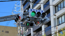 名古屋の街に浮かぶ“UFO”？ 日本唯一の「激レア信号機」はなぜ大須の街で生き残ったのか 知られざる歴史に迫る|TBS NEWS DIG