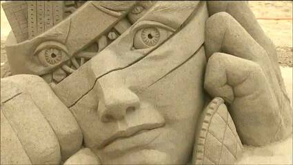 背面にもきめ細やかなデザイン」サンドアーティスト保坂俊彦さんの作品