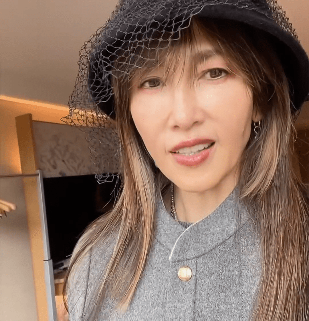 工藤静香】 「この帽子は、イングランドのものですが、私の歳の離れた