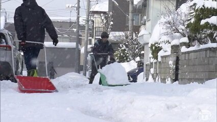 弘前76cm・青森69cm… 局地的大雪に 平年の2～5倍超の積雪で生活に影響