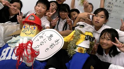 小学生がオリジナルのかかし作り 自分たちで育てているコメを守ろうと