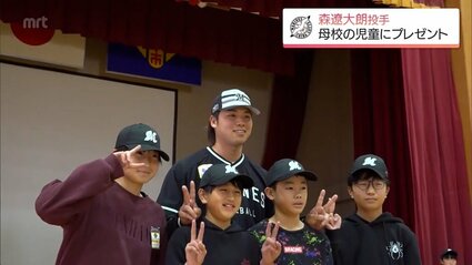 千葉ロッテ・森 遼大朗投手(都城市出身)が母校訪問 全校児童にチームの