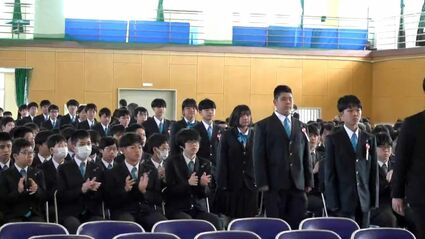 楠隼に新しい風」春から共学化の楠隼中学校で入学式 女子生徒23人入学