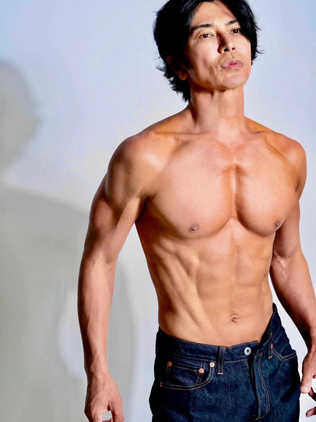 武田真治 】 52歳とは思えない肉体美 雑誌の特集で「無加工無修正」の