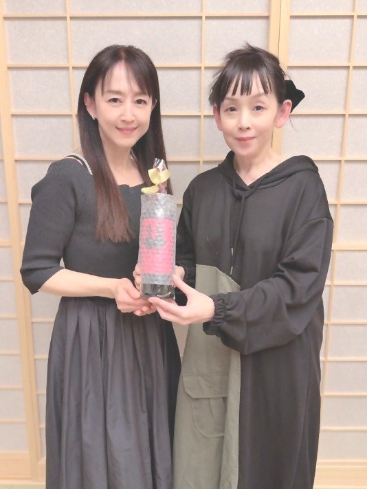 ◎貴重◎Wink(鈴木早智子/相田翔子)◎切り抜き◎ 歌い踊るWinkの鈴木早智子（左）と相田翔子 - スポニチ Sponichi Annex