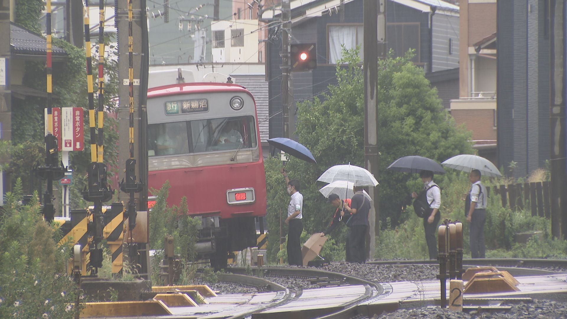 踏切で女性が急行電車にはねられて死亡　名鉄名古屋本線が鳴海～神宮前の上下線で約1時間運転を見合わせ　名古屋