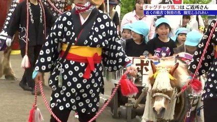 6月のチャグチャグ馬コ本番を前に 装束を身にまとった馬と保育園児が