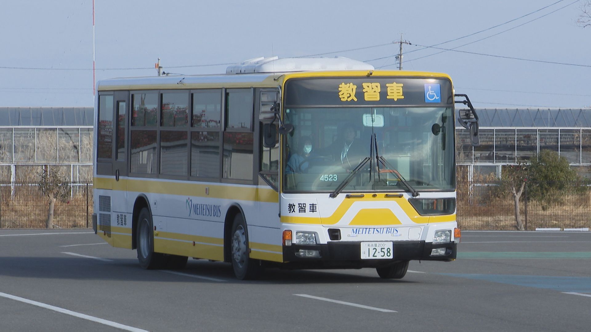 バス運転士確保へ名鉄バスが女性限定の運転体験会　6人が参加し教習用コースで約20分運転