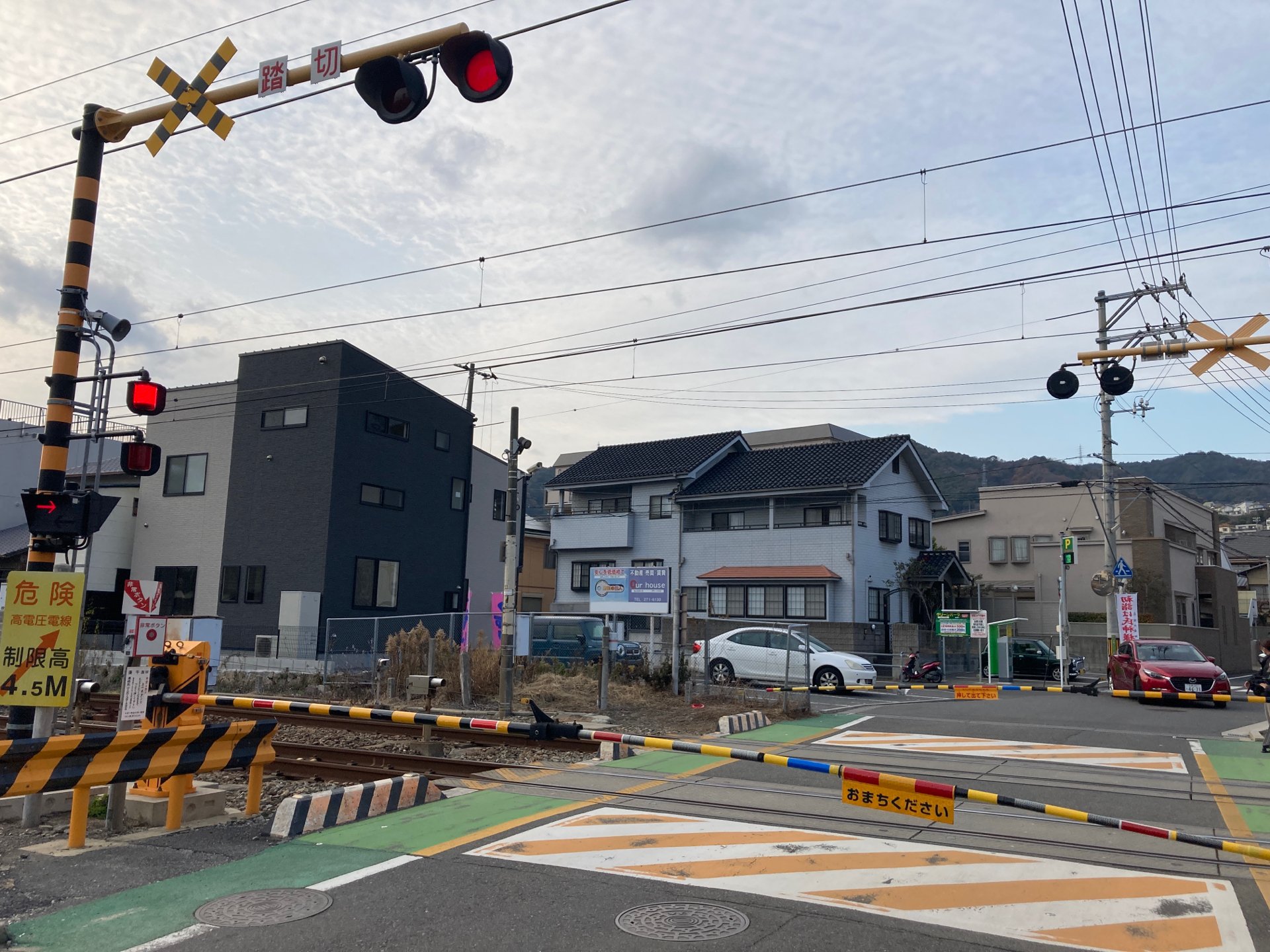 JR山陽線 踏切遮断されないまま列車が通過 監視員がロープ遮断のタイミング誤る…直前に自転車が通行 | TBS NEWS DIG