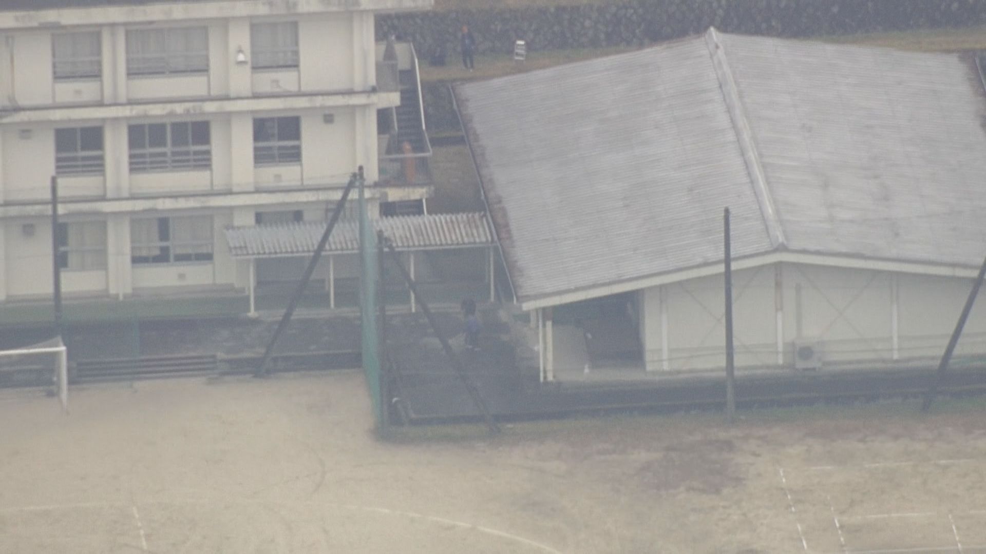 中学校で頭から血を流した男性遺体見つかる  教頭から通報  学校関係者ではないとみられる 岐阜・中津川市