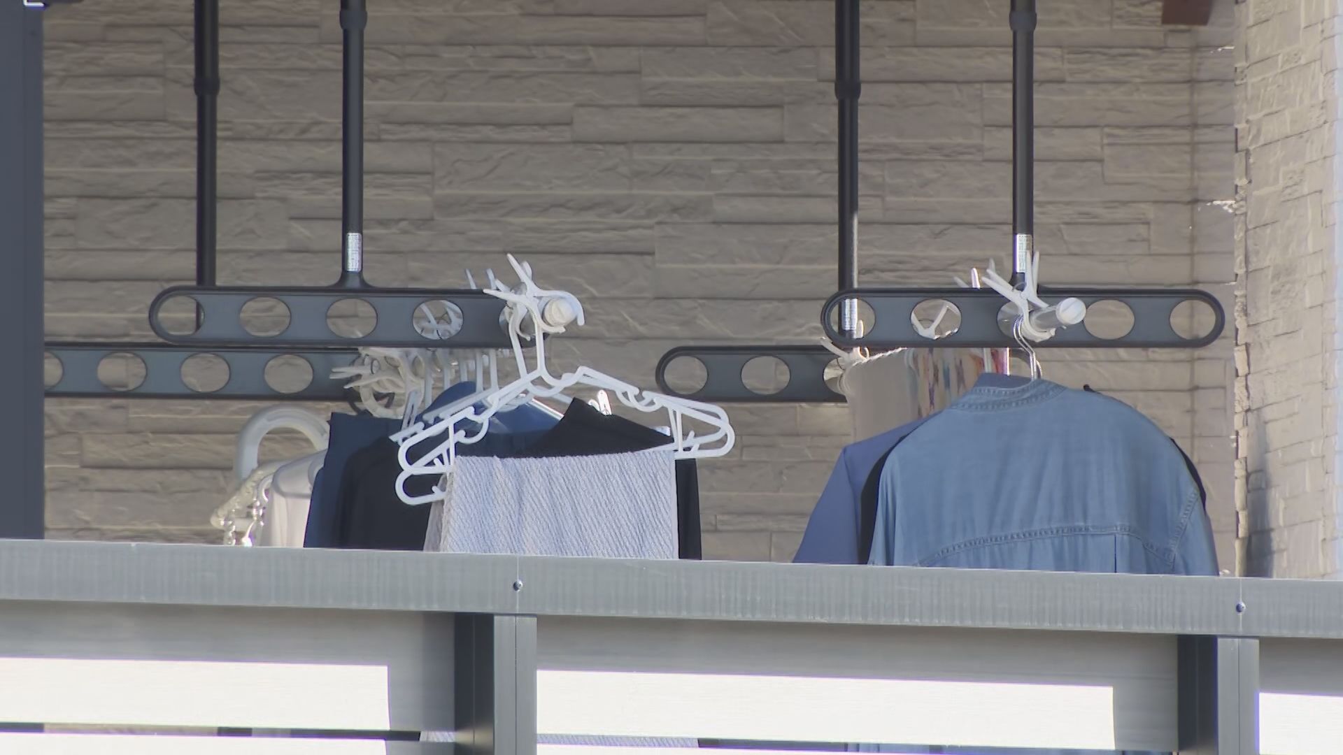 母親と2歳・生後5か月の子どもが死亡  無理心中か  父親から通報「仕事から帰宅したら玄関が開かず…」