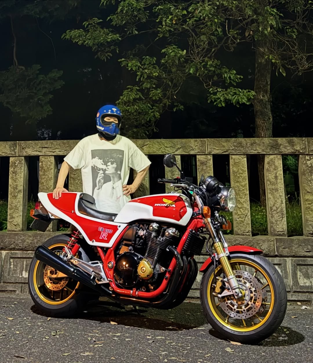 レイザーラモンYG レイザーラモンRG 】 愛車のバイクと2ショット 「昨日は竜二Tシャツで