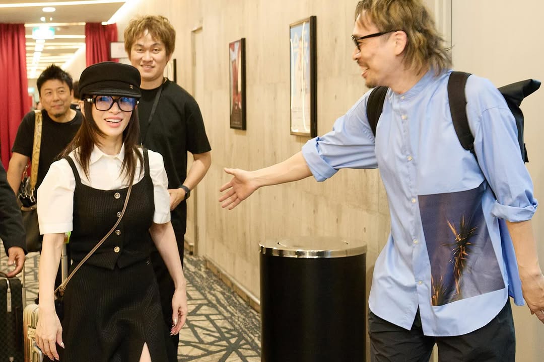 浜崎あゆみ 】 「アラレちゃんメガネスタイル かわちぃ」 シンガポール