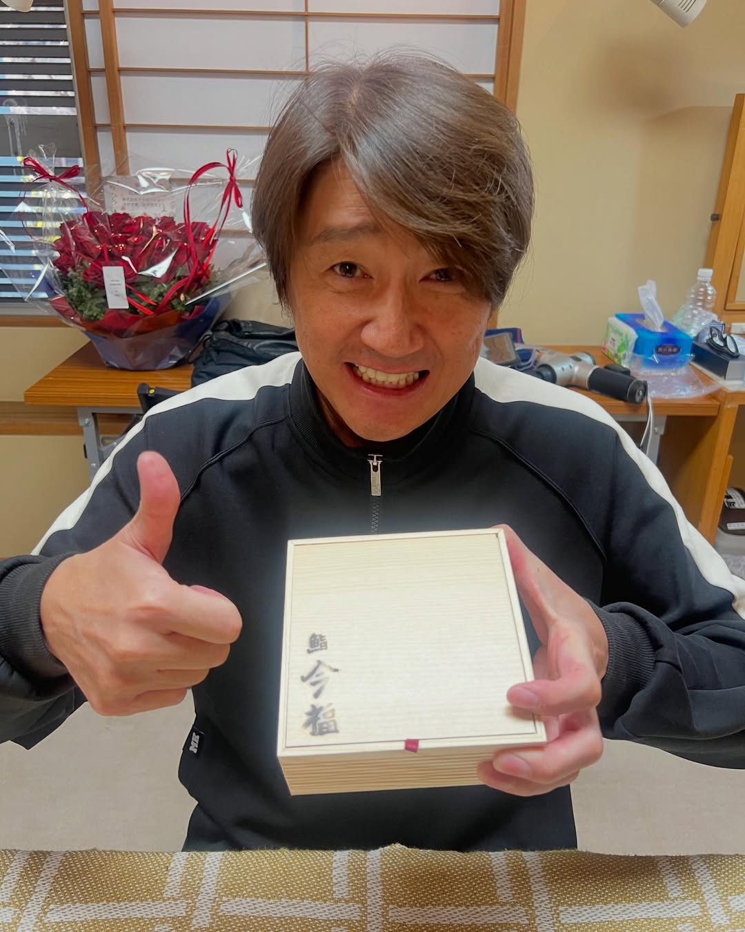 近藤真彦 】 大物「クロマグロ」釣り上げ笑顔 「松方さんにも見せ