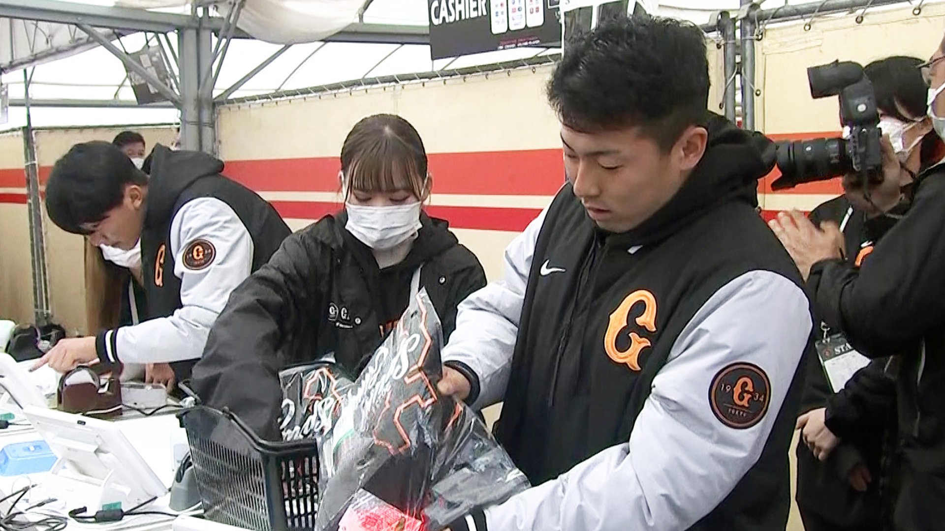 浅野翔吾 コラボグッズ】巨人 ガチャネオンver. 吉川尚輝 浅野翔吾