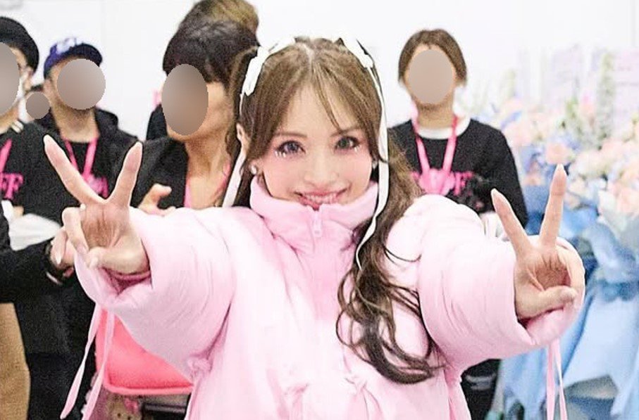 浜崎あゆみ】 アジアツアー「舞台裏」写真に反響 「ダブルピース可愛い