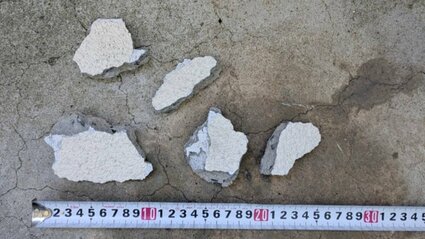 今年度25件目・・・相次ぐ落下物 市営住宅で共用階段の天井から