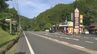 国道で「大型バイク」と「軽乗用車」が衝突…バイクの男性が意識不明の重体　道路沿いの施設に右折で入ろうとした車が、直進してきたバイクとぶつかったか|TBS NEWS DIG