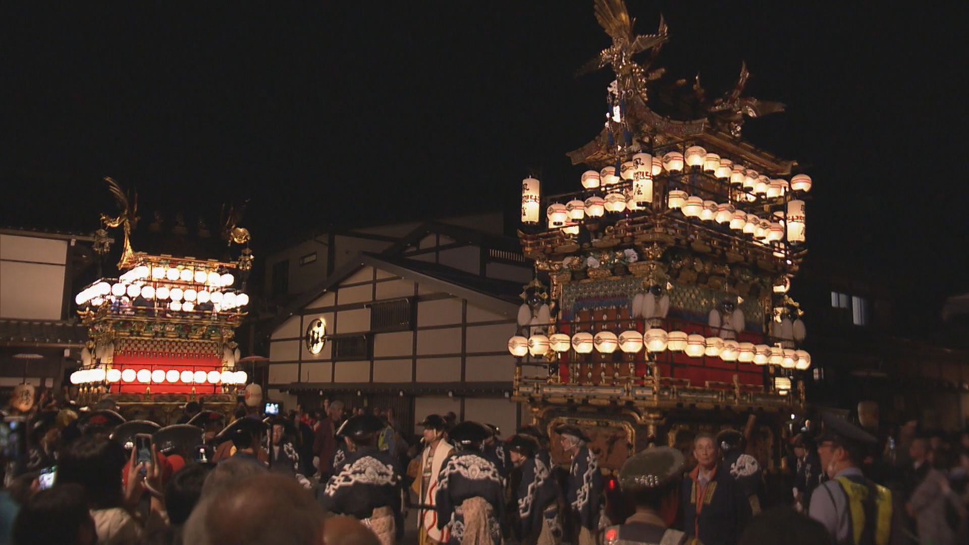 飛騨地方の秋の訪れを告げる「秋の高山祭」の“宵祭”　豪華絢爛な屋台がまちを練り歩く