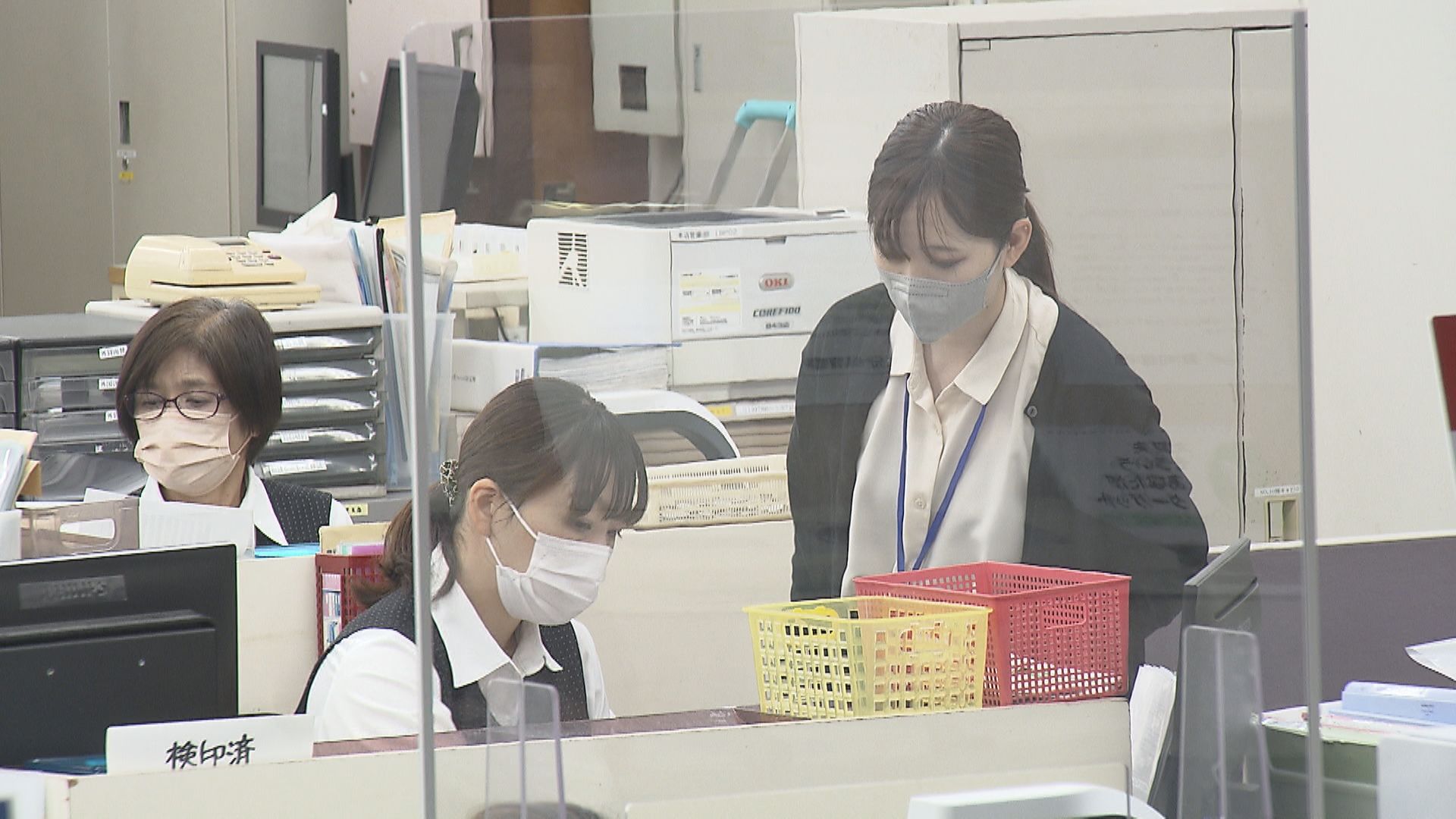 銀行 員 盗撮