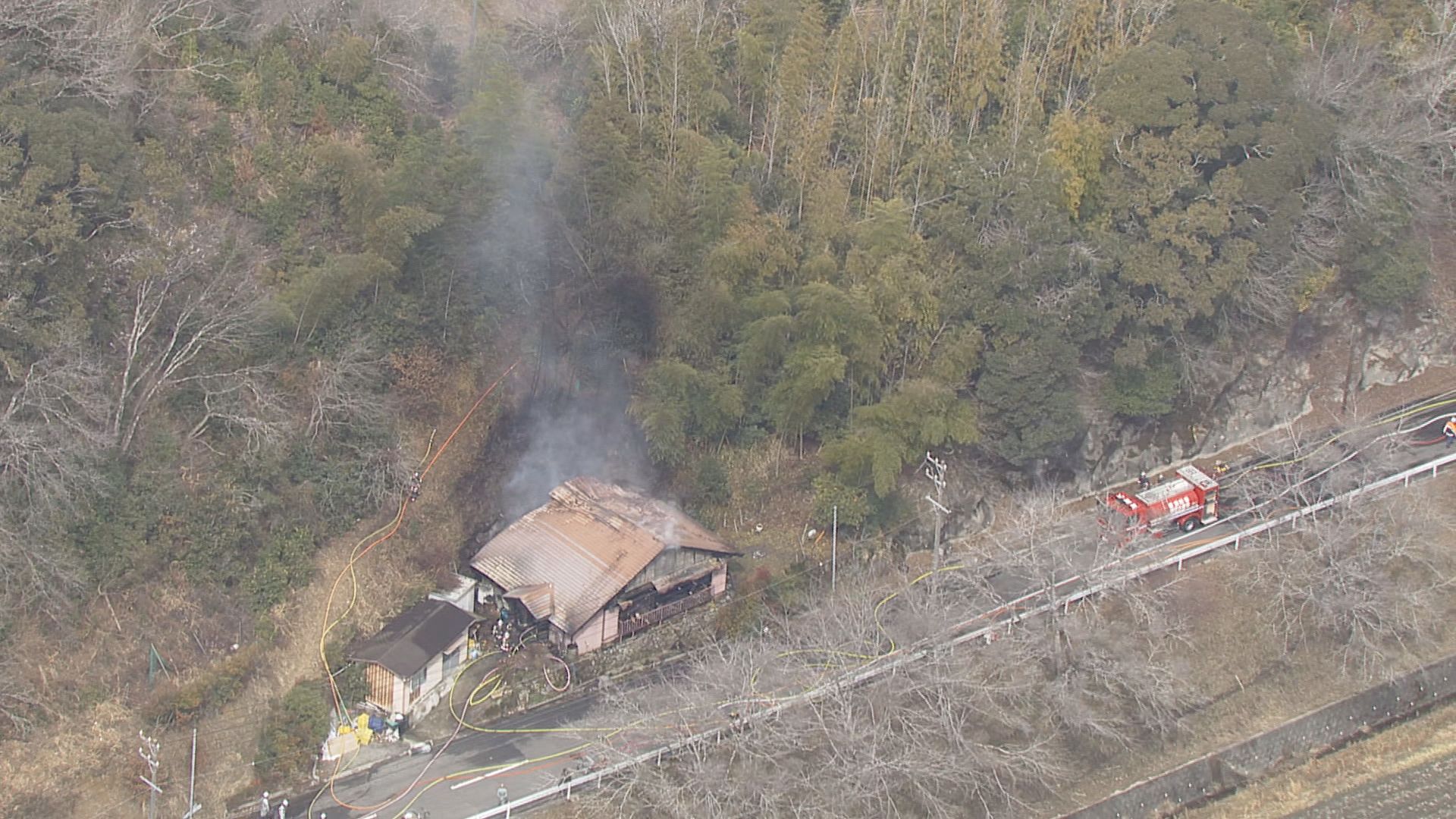 「付近の家が燃えている」建物が火災 一時山に燃え移る　愛知・岡崎市