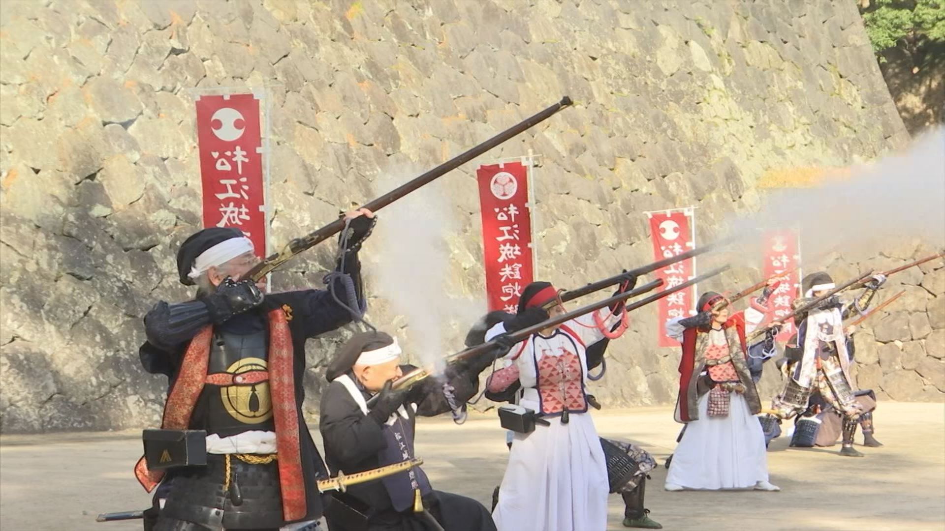 火縄銃〟の初撃ち…迫力たっぷり！轟音にびっくり！国宝・松江城 | TBS
