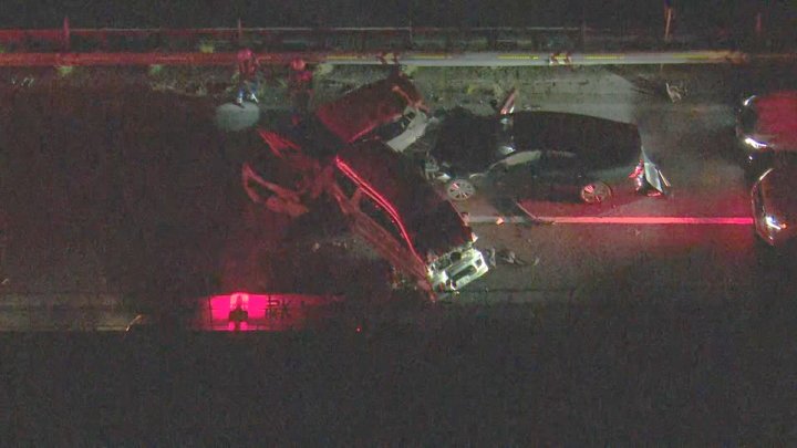 中央道で多重事故 7人けが 中央分離帯に衝突、停止した車に追突 甲州市の中央道では10月6日にも多重事故で1人死亡 TBS NEWS DIG