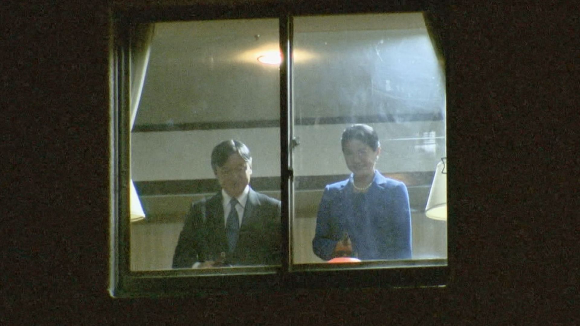 天皇皇后両陛下が即位後初めて岐阜に訪問　市民が提灯を降ってお出迎え