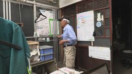 “クマと2、30秒間引き戸越しに格闘” 買い物から帰ると父親の寝室からクマ顔出す 袋入りクラッカーやかつお節が食い荒らされる 同じ家に1週間で3日出没 岩手・雫石町|TBS NEWS DIG