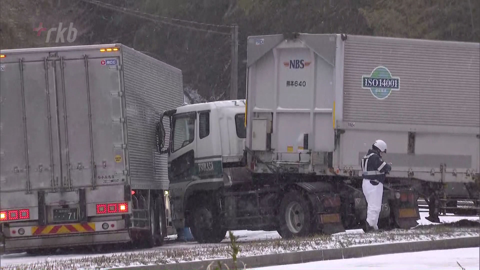 雪が積もる前に処分したい為！値下げトレーラー上 バギー3台 積んでました^_^横1450  縦3600プロに作ってもらったので強度もバッチリです^_^ 最強寒波で路面ツルツルに…“滑走”したトレーラーにはねられる死亡事故