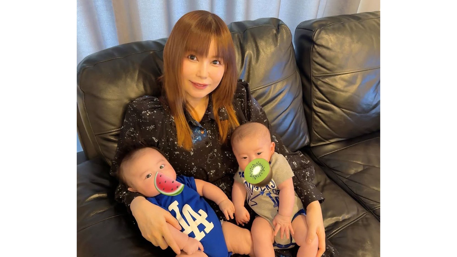 中川翔子 】 「ぜんぶ今だけの尊い瞬間！」 双子の赤ちゃんに絵本読み