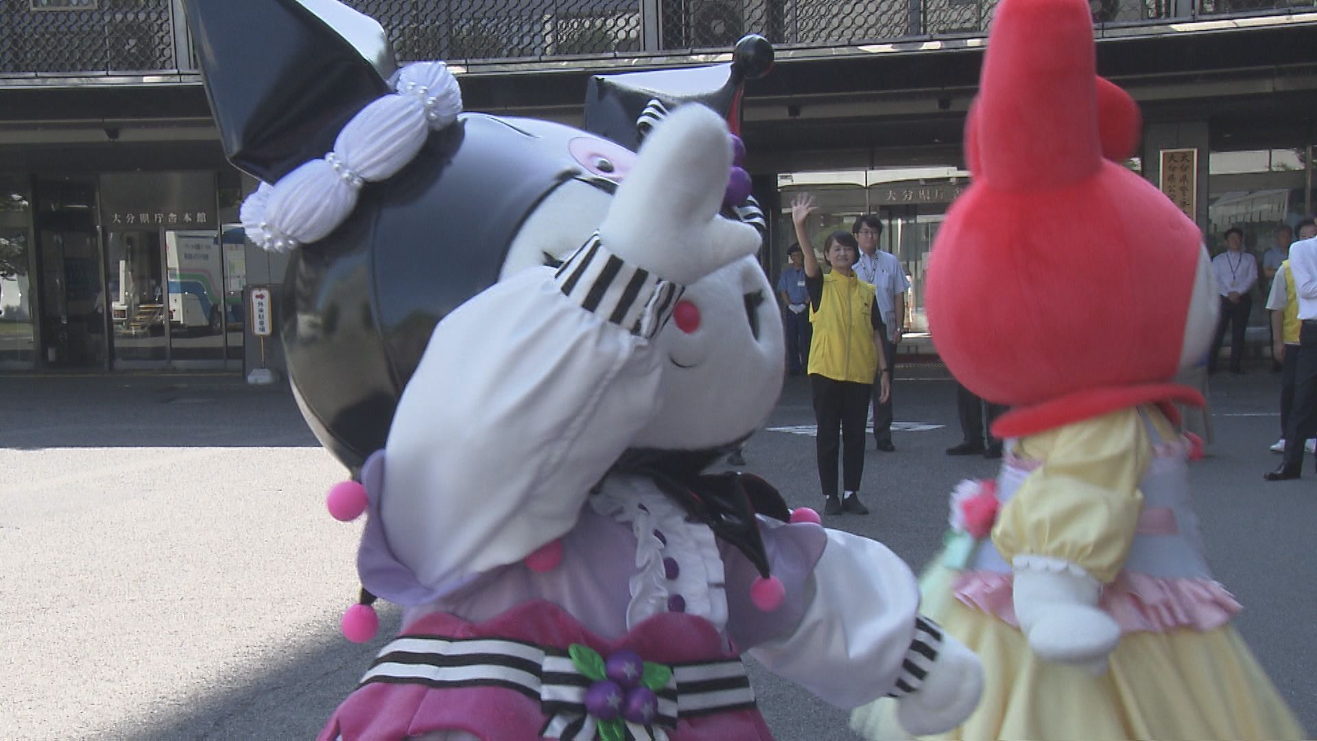 マイメロディのラッピングバスお披露目 大分ー福岡間の高速バス、2日