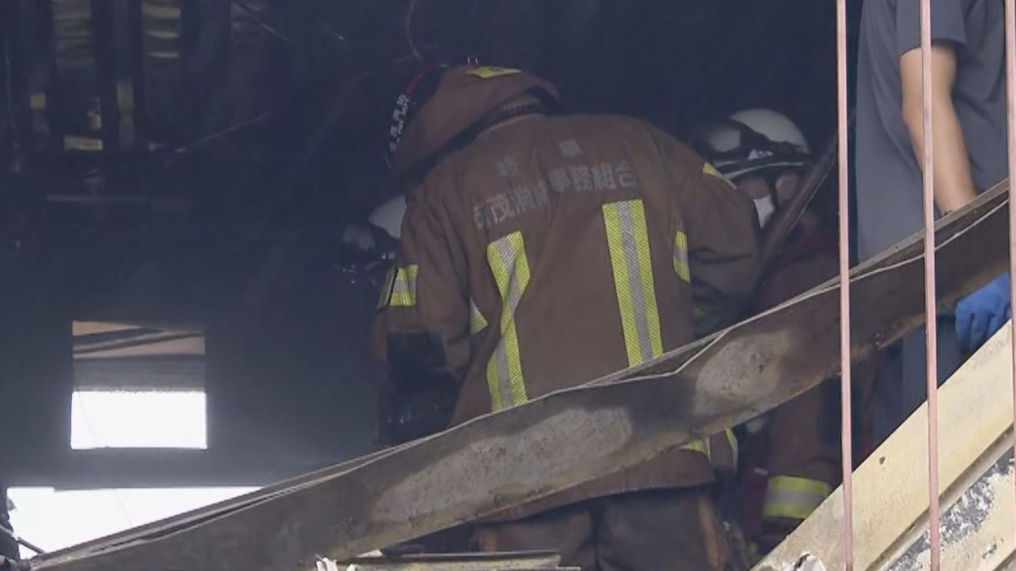 ｢炎と煙が噴き出している｣　アパートの一室で火事 １人の遺体見つかる　70歳の住人男性と連絡取れず　岐阜