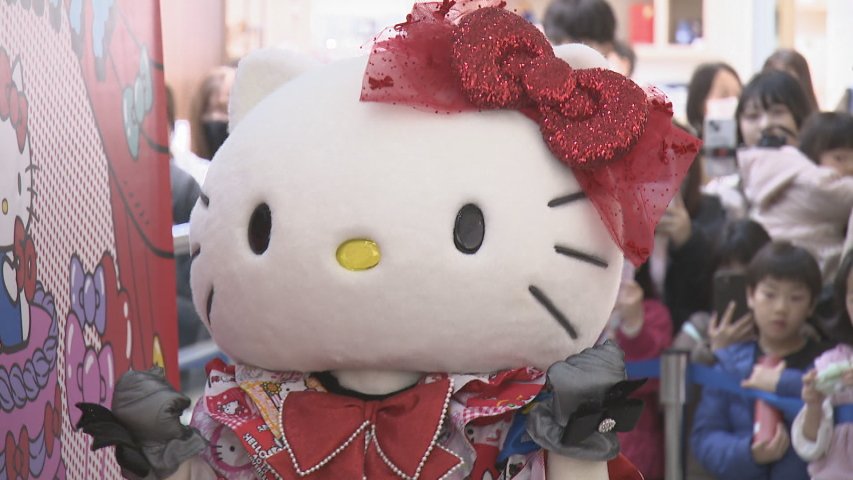 ハローキティがやってきた！50周年を祝って全国ツアー 富山では600人が