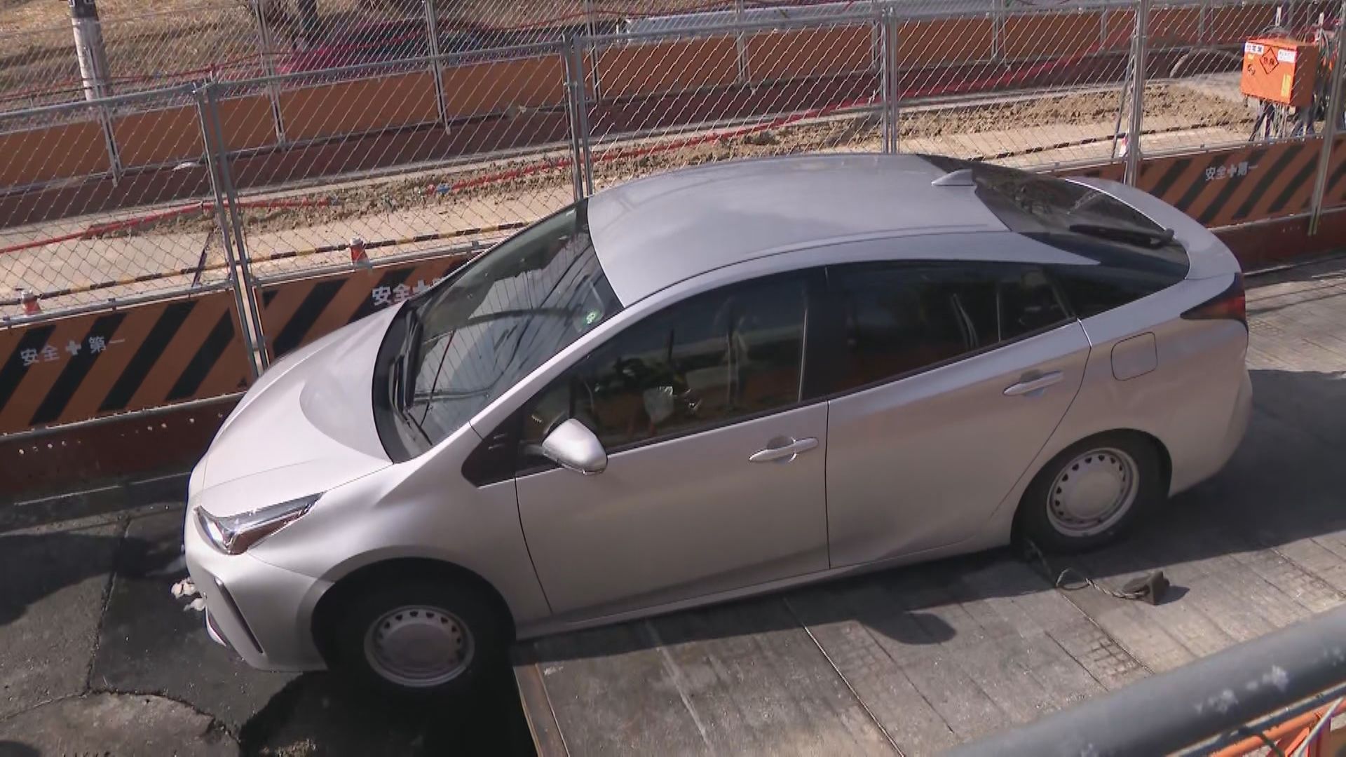 【速報】「道路が陥没して車がはまった」隣の車線で水道管工事 けが人なし 名古屋・緑区