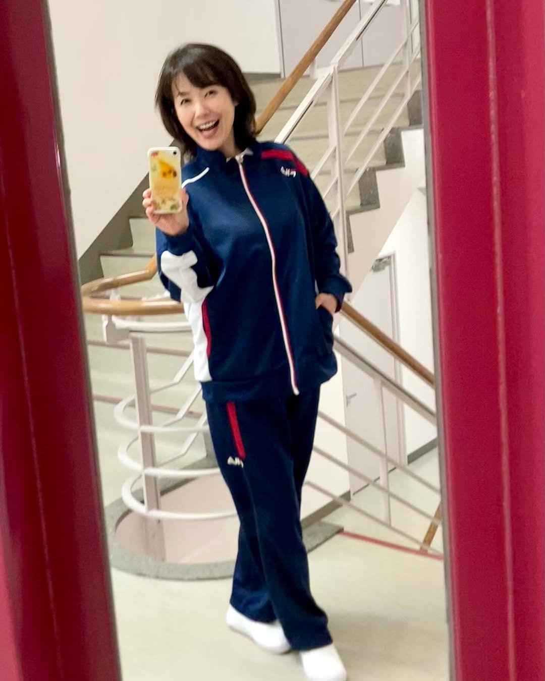 51歳・女子大生・六車奈々】 「学校指定のジャージ」で笑顔