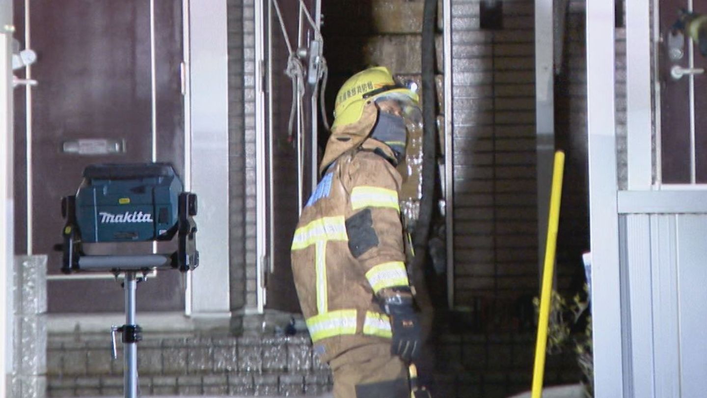 ｢アパートから火が出ている｣と119番通報　焼け跡から性別・年齢不明の遺体が見つかる　愛知・碧南市