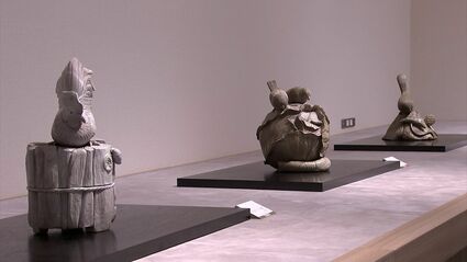 青い備前焼” 作陶生活50年の小西陶蔵作品展 伝統的手法と革新的な技を