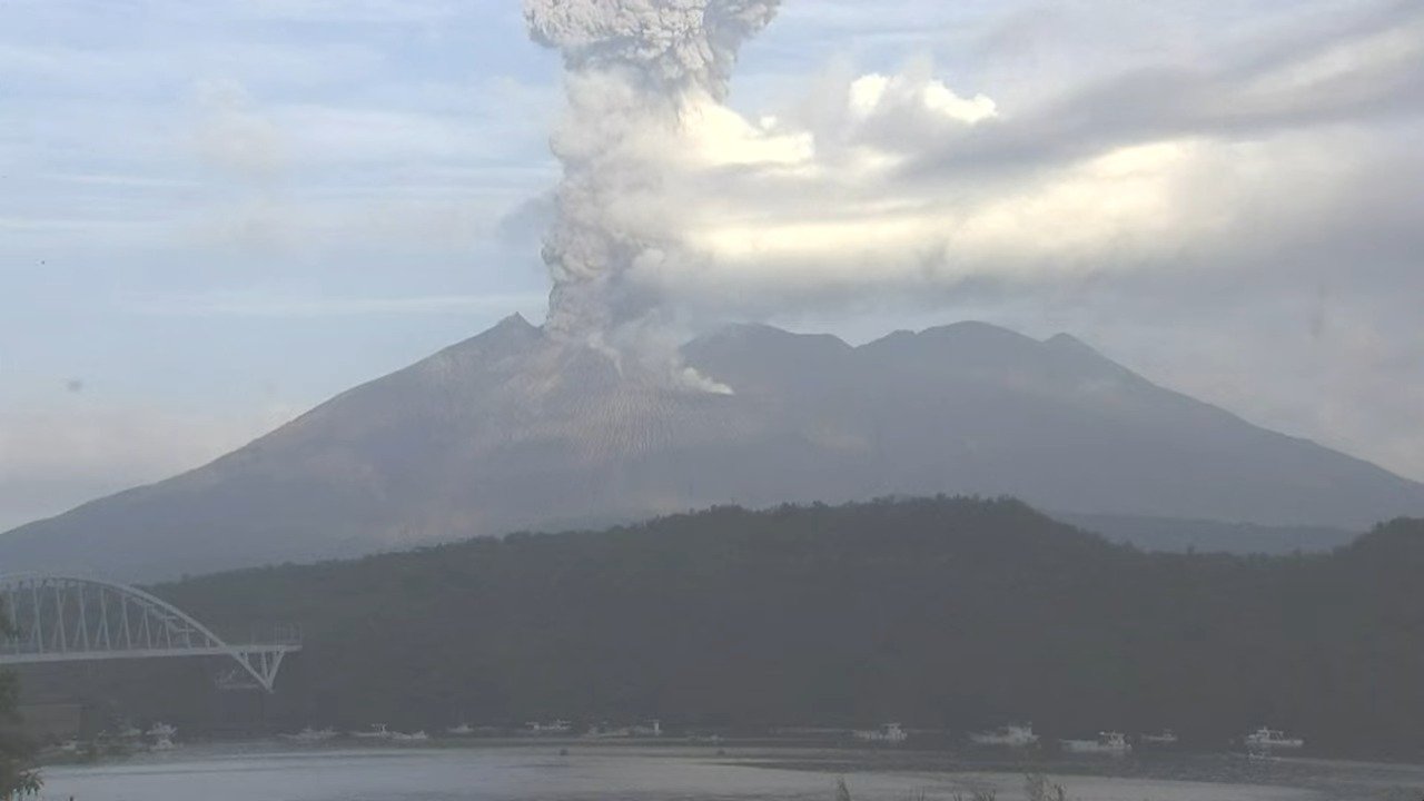 桜島で噴火 噴煙2000m【16日の降灰予報】鹿児島・宮崎 | TBS NEWS DIG