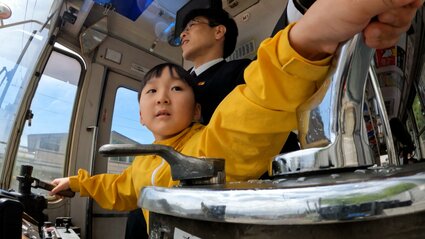 年明けセール　山陽電車　旧式制帽　一般運転士 子ども達が路面電車の運転体験に挑戦「電車の運転士になりきれた