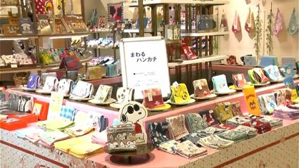 まわるハンカチ」！？九州初の回転寿司レーン活用 ユニークな売り場で