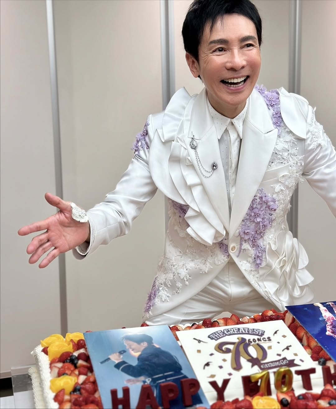 郷ひろみ 】 「70歳の誕生日、最高の1日だったよ。 みんな、ありがとう